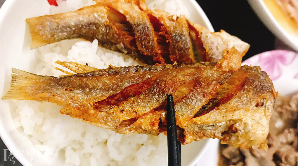 Khô cá đù nguyên con chiên vàng giòn, thơm lừng, giòn rụm từng miếng