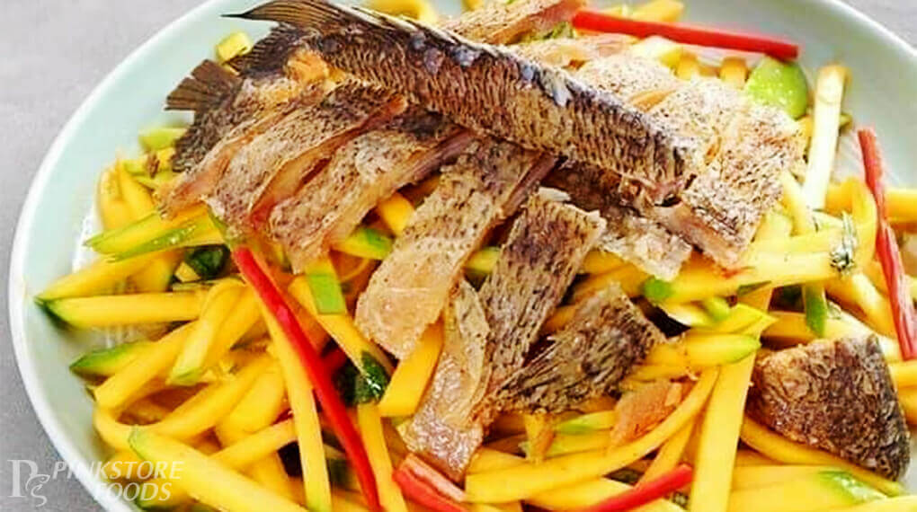 Gỏi xoài khô sặc bổi chiên giòn – đặc sản miền Tây, dễ làm tại nhà