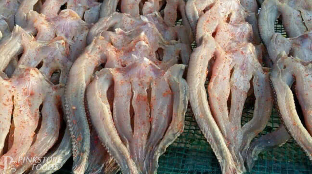 Cá Lóc tươi được xẻ và phơi nắng tạo ra Khô Cá Lóc Xẻ 3 Nắng